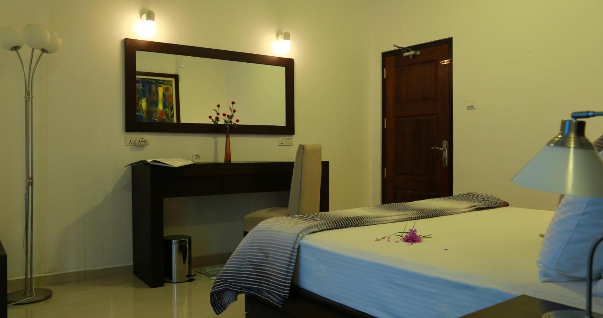 Hikka Resort Hikkaduwa Buitenkant foto